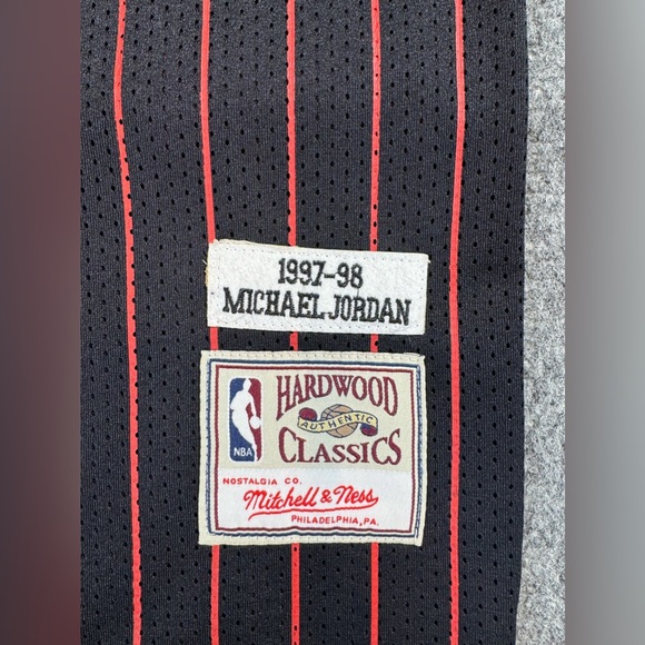 Vintage Chicago Bulls men’s Mitchell & Ness #23 Michael Jordan Jersey Size XL - Picture 5 of 10